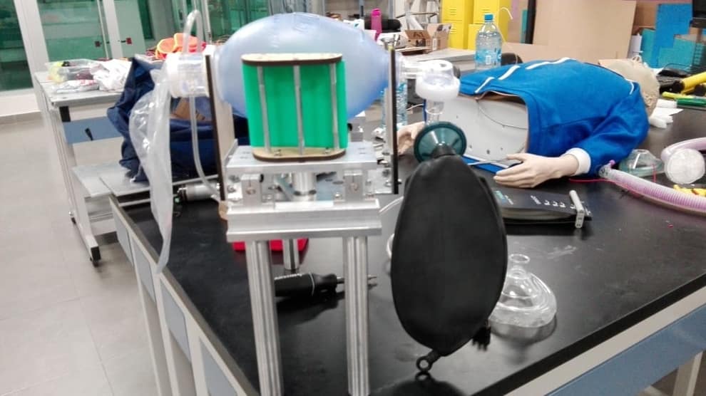 Crean expertos del Tec prototipo de bajo costo y automatizado de ventilador médico