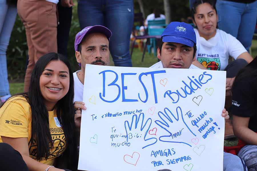 Más de 80 personas estuvieron involucradas para regalar abrazo