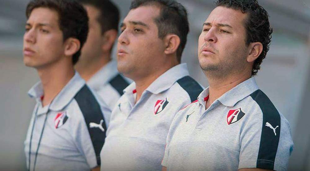 Daniel Almaral entrenador de futbol femenil del Tec GDL