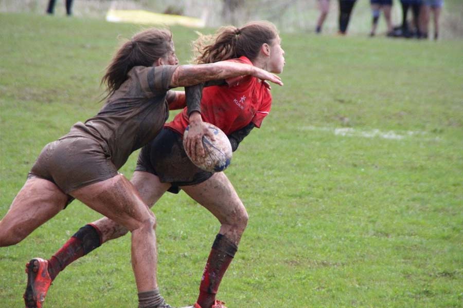 Angela Funes jugando rugby