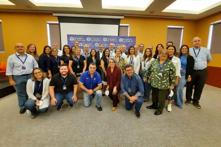 Decanos de Brasil visitan las sedes en Monterrey de la Escuela de Medicina.