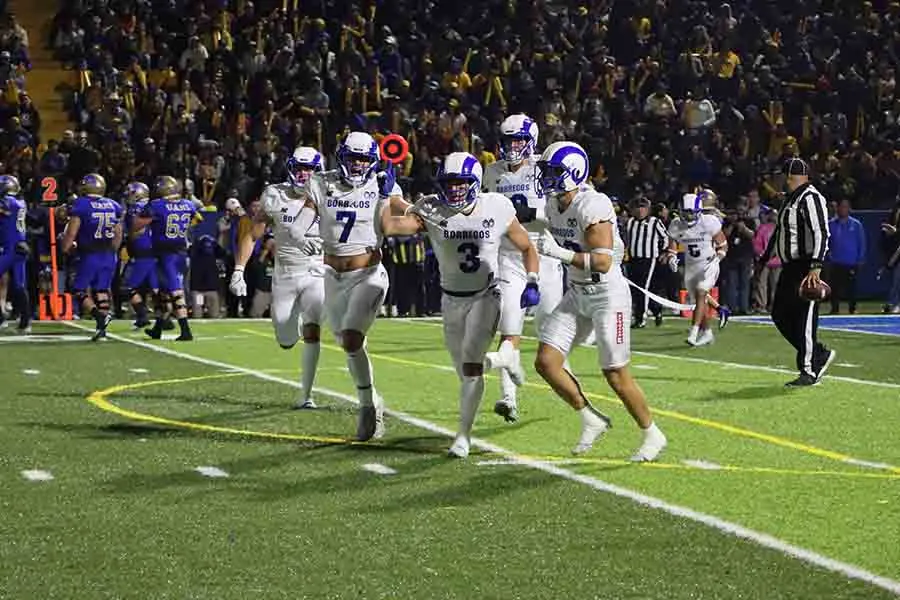 Fabrizzio Mejía, defensivo de Borregos Monterrey, celebra una intercepción en la final de ONEFA.