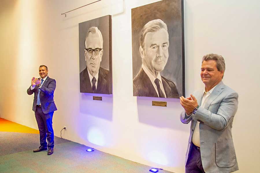 Develación pinturas Don Eugenio Garza Sada y Don Javier R. Bours Almada en aniversario del Tec campus Ciudad Obregón