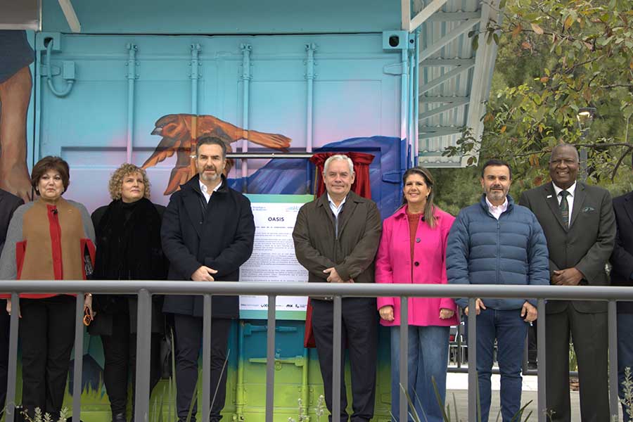 Autoridades del gobierno del estado, del municipio de Monterrey y del Tec presentaron una placa con motivo de la inauguración del Solar Community Hub.