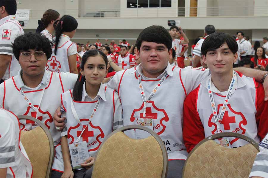 diego romero con voluntariados de la cruz roja