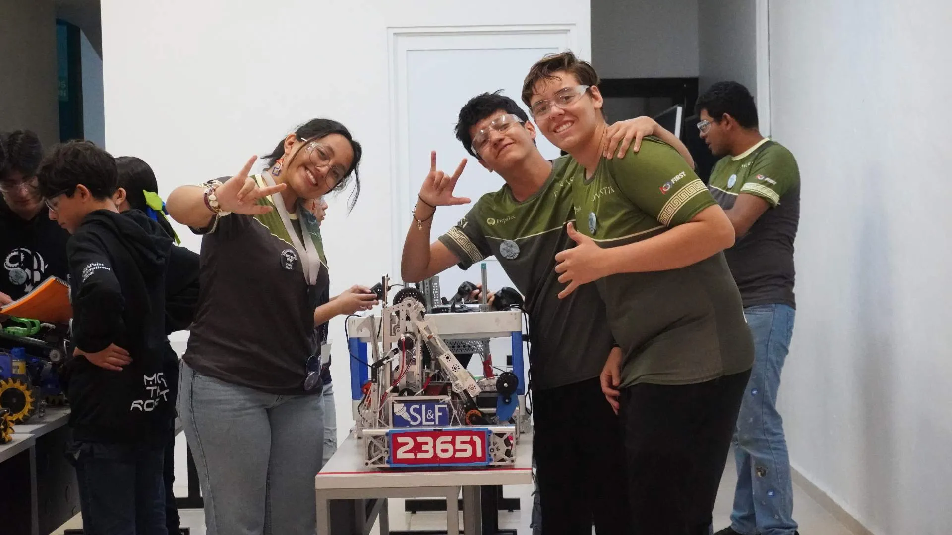 El equipo Dinastía de la PrepaTec Puebla ganó el FIRST Tech Challenge