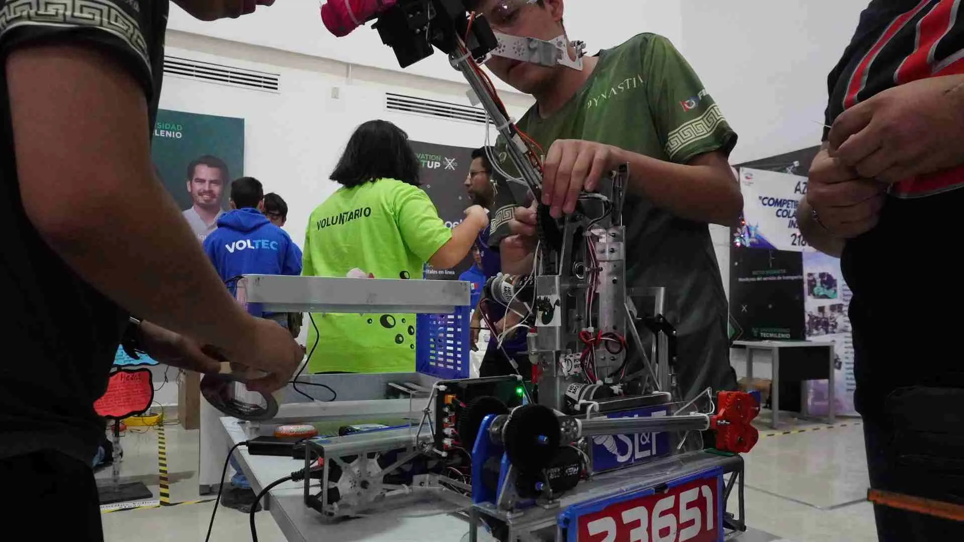 Dinastía, el equipo de la PrepaTec Puebla, hizo cambios en su robot que los ayudó a ganar la competencia