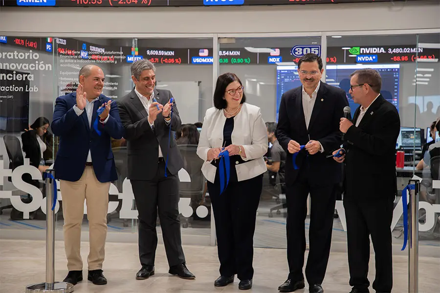 Directores del campus Laguna y de la Escuela de Negocios del Tec de Monterrey inauguran laboratorios en campus Laguna
