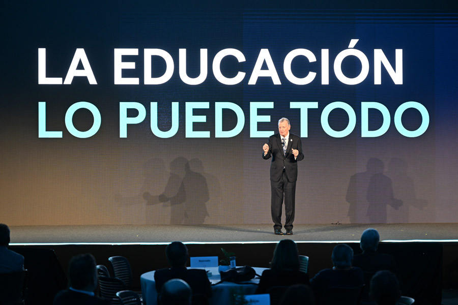 Ricardo Saldívar, presidente del Consejo Directivo del Tec presentó los 5 ejes del Grupo Educativo Tecnológico Monterrey. FOTO: Alejandro Salazar