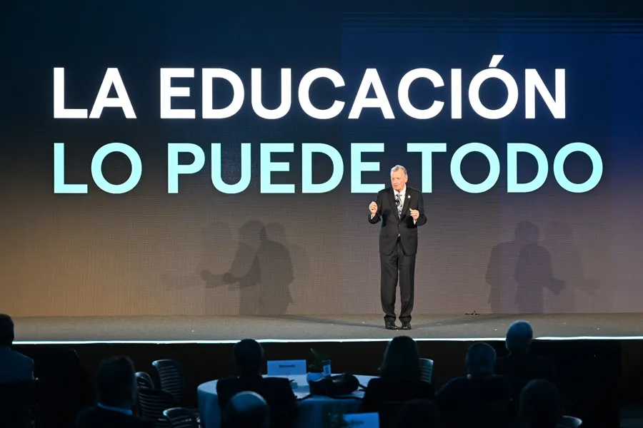 Ricardo Saldívar, presidente del Consejo Directivo del Tec presentó los 5 ejes del Grupo Educativo Tecnológico Monterrey. FOTO: Alejandro Salazar