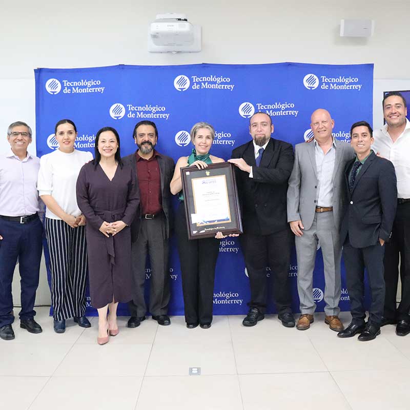 Inés Masallach, egresada del Tec de Monterrey Campus Cuernavaca, fue galardonada con el Premio al Mérito EXATEC 2024 por su destacada trayectoria profesional y contribuciones a la industria.