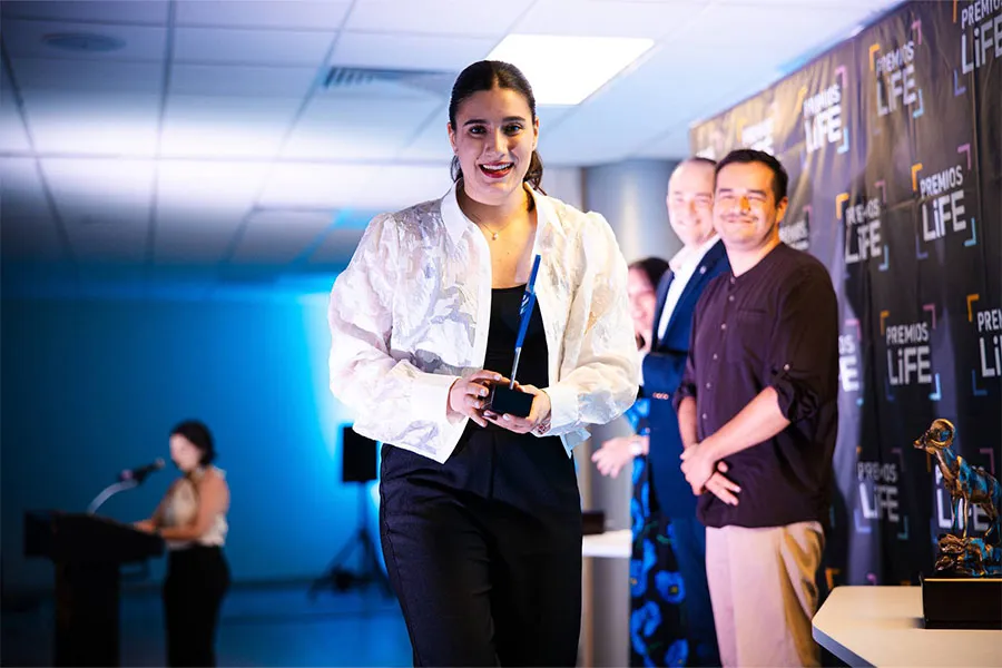 Egresada del Tec consigue premio por su labor emprendedora