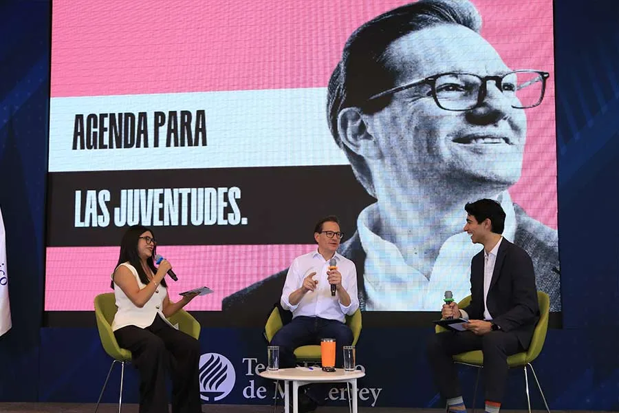 Salomón Chertorivski en Foro Actúa.