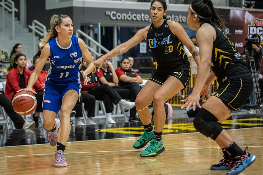 Alejandra Rovira, jugadora de basquetbol en Borregos Monterrey.