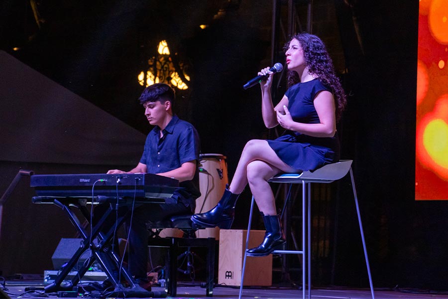 Valentina y su compañero Mateo interpretaron la canción En paz y en vinyl.