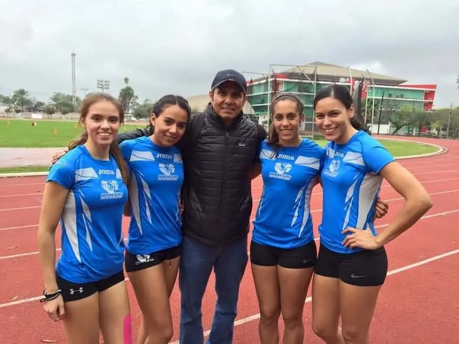 Enrique German es el entrenado de velocistas en Borregos Monterrey de Atletismo.