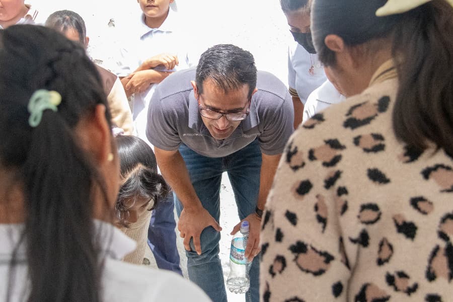Entregan juguetes en escuela de Zapopan.