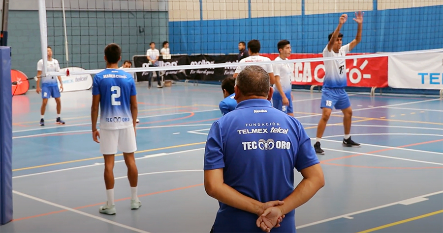 José Núñez cumple 43 años trabajando en el Tec de Monterrey campus Querétaro donde ha dedicado su vida a formar alumnos en el voleibol.