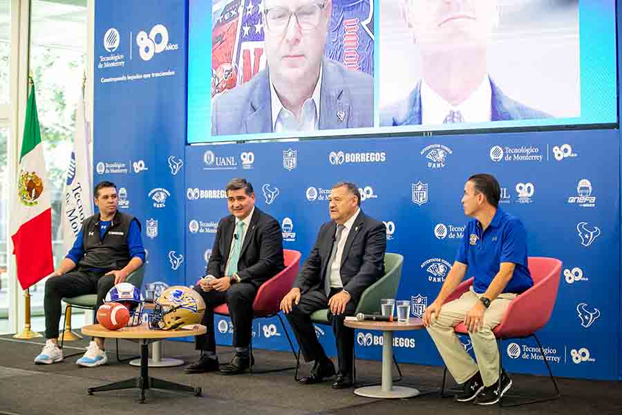 Carlos Altamirano, head coach de Borregos Monterrey, David Garza, Santos Guzmán, y Antonio Zamora, entrenador de Auténticos Tigres.