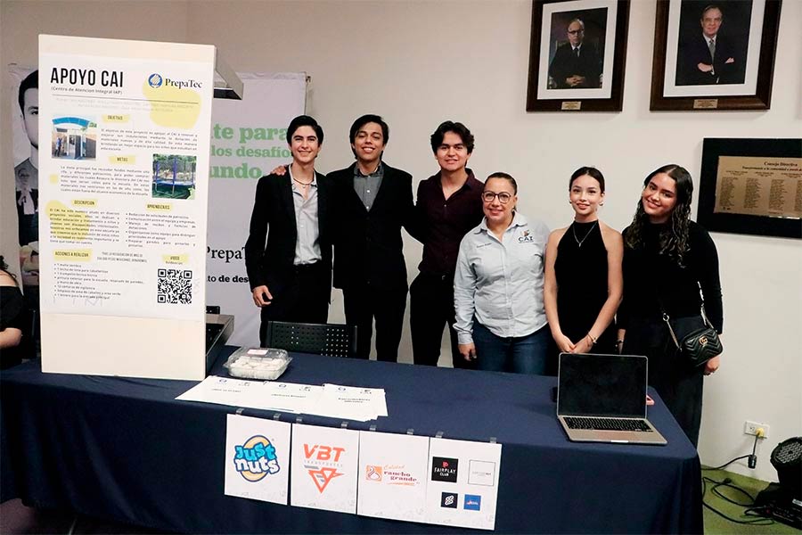 Equipo apoyando al CAI de PrepaTec Ciudad Obregón