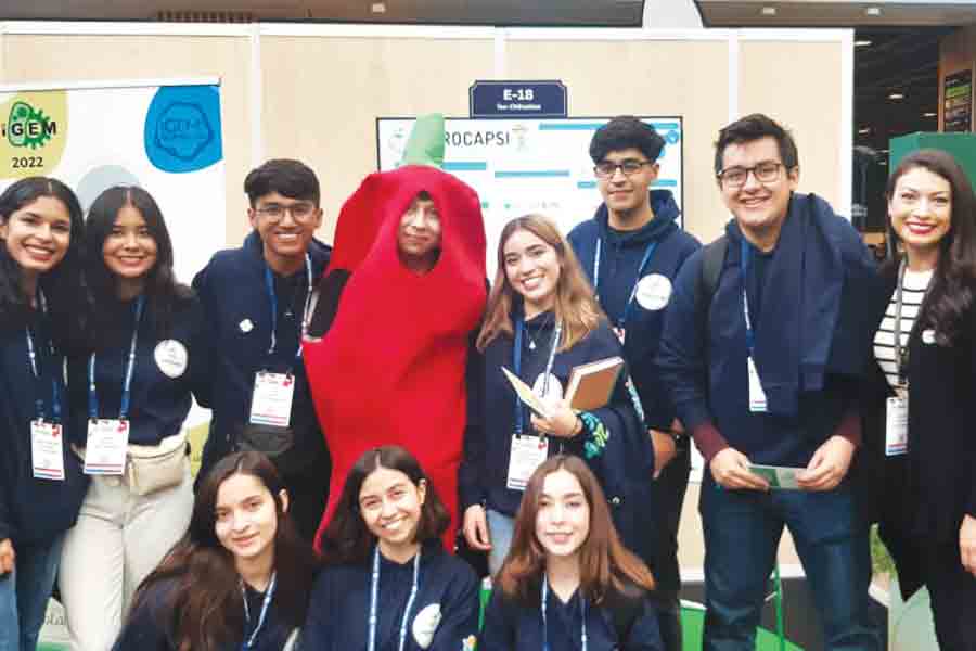 Los alumnos de iGEM presentaron su biofungicida en Paris, donde ganaron el oro