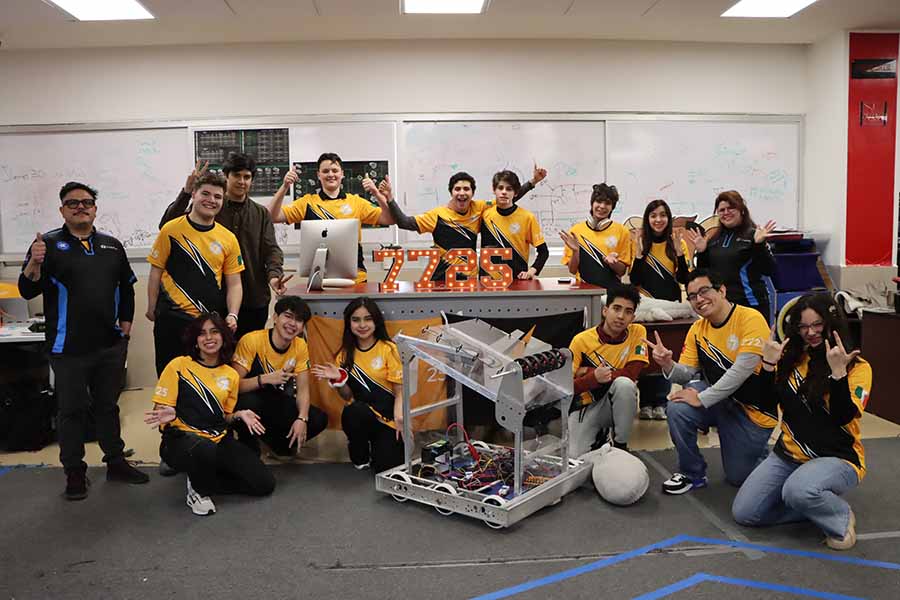 Equipo Nuts and Volts de robótica que competirá en FIRST 2024.