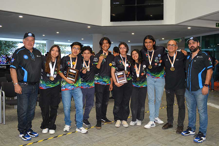 Equipo representativo de Hyper Birds en regional FIRST-FTC Monterrey