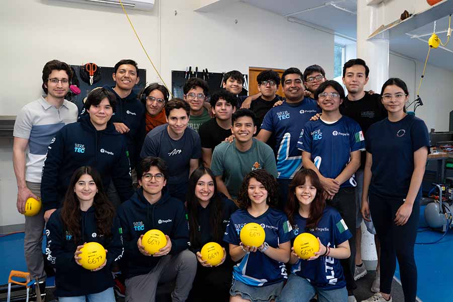 Equipo Voltec Robotics de la PrepaTec Eugenio Garza Lag&uuml;era.