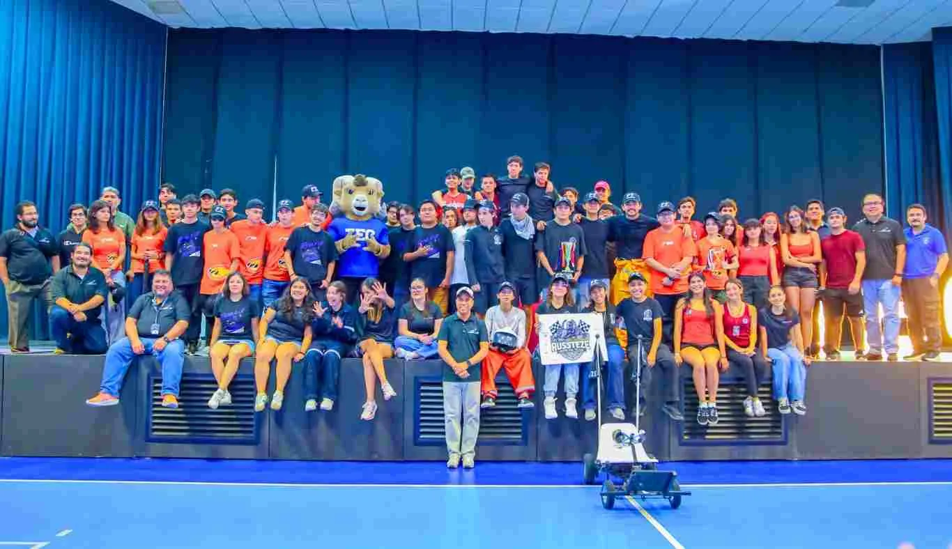 equipos de estudiantes Tec Tampico premiacion de go karts eléctricos