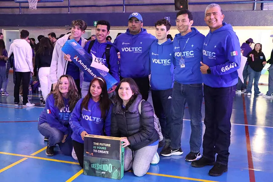Los equipos participantes en FIRST recibieron un kit de preparación.
