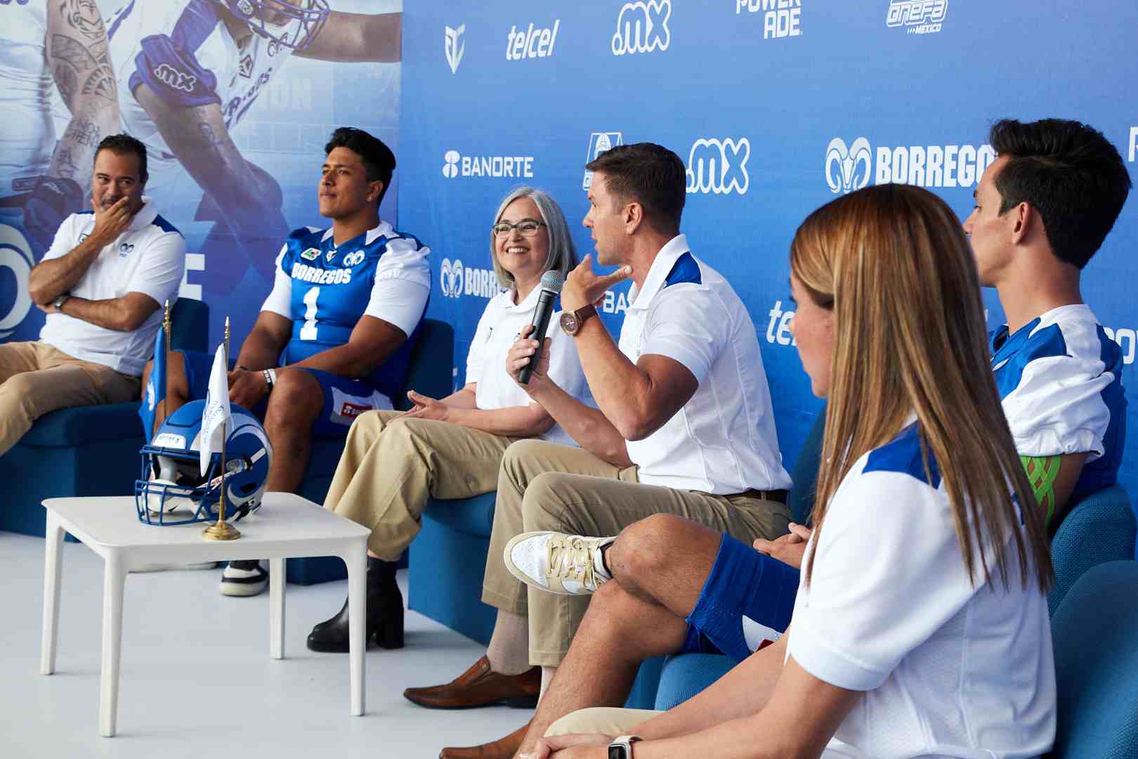 Eric Fisher, Viviana Ortiz, Joseph Gallardo, Patricio Valdés, Dinorah Álvarez y Carlos Prado en la Rueda de Prensa de los Borregos de Tec Puebla