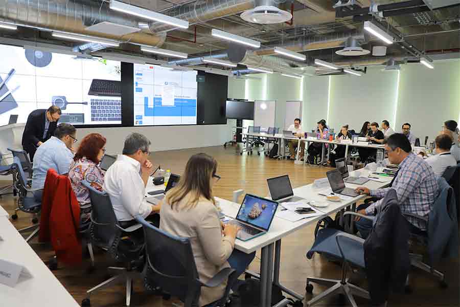 Profesor de Harvard imparte taller sobre cómo mejorar el aprendizaje en el aula