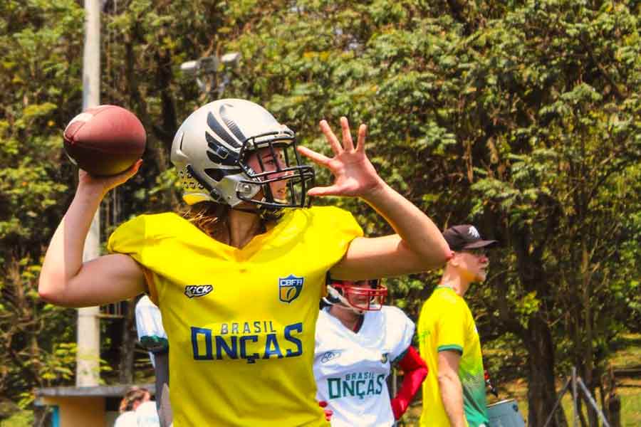 Ester Alencar. jugadora de la Selección Brasileña de Fútbol Americano Femenil 