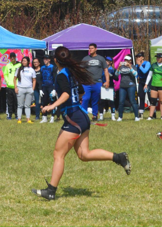 Roxana durante un partido de tochito.