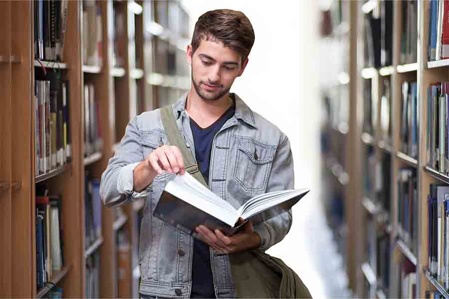 estudiante inspirado quien gana en la compra venta de tareas