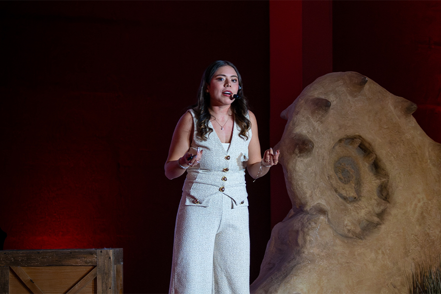 estudiante-de-negocios-hablando