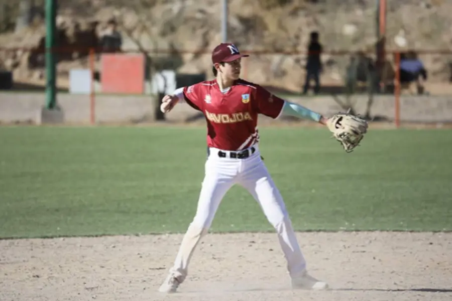 estudiante-prepatec-navojoa-firma-con-gigantes-de-san-francisco-béisbol