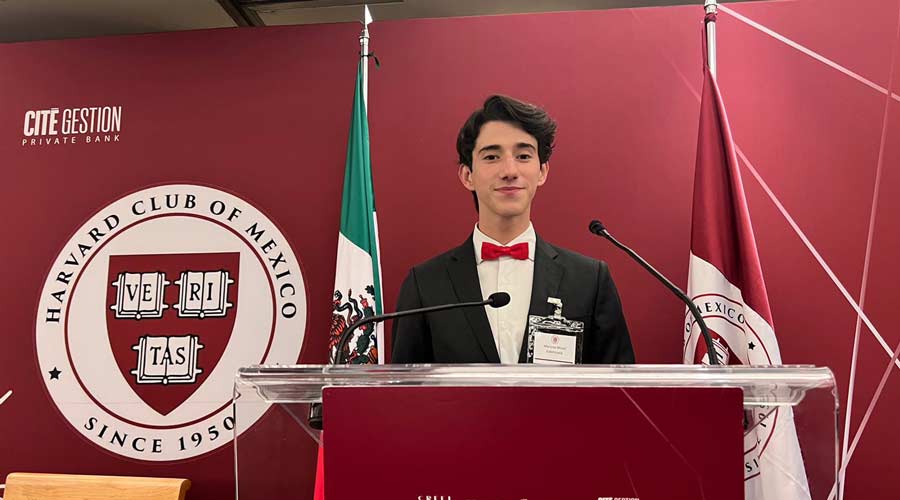 Mariano Moad, estudiante de PrepaTec Querétaro recibió el Harvard Prize Book Award 2023.