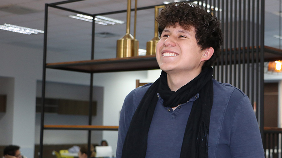 Diego Pérez, estudiante de la carrera Diseño Industrial. 