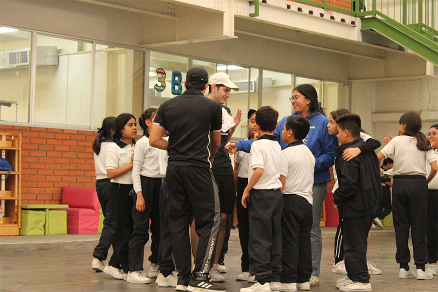 Estudiantes de nivel primaria participan con alumnos Tec para aprender de STEAM 