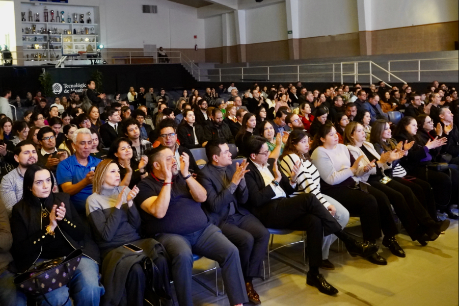 Estudiantes, docentes, colaboradores y autoridades asistentes al informe 2025 del Tec campus Chihuahua.