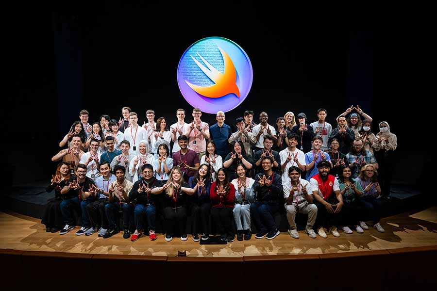 Estudiantes top 50 del Swift Student Challenge que asistieron al WWDC 2024 de Apple.