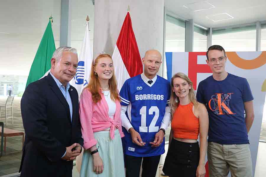 Alumnos internacionales Holanda con Henk Ovink en Campus Monterrey