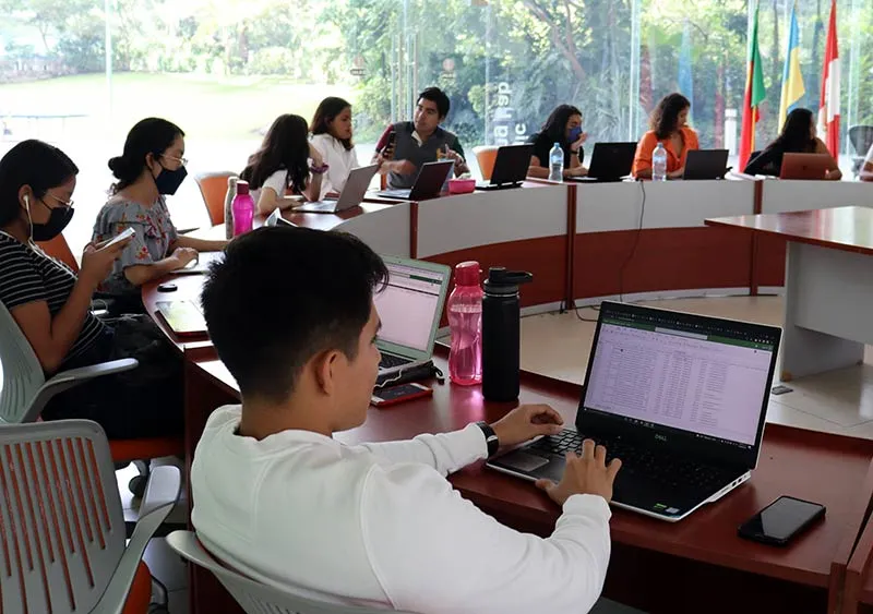 Estudiantes de LAEt del Tec campus Cuernavaca participan en la concentración "Alta dirección en ambientes complejos" con el Hotel Fiesta Americana Real del Puente.