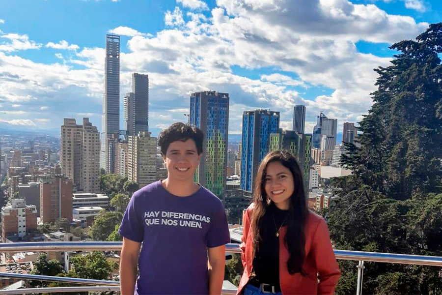 Zohé y Jossué, alumnos líderes del mañana, viajaron a colombia para una experiencia internacional