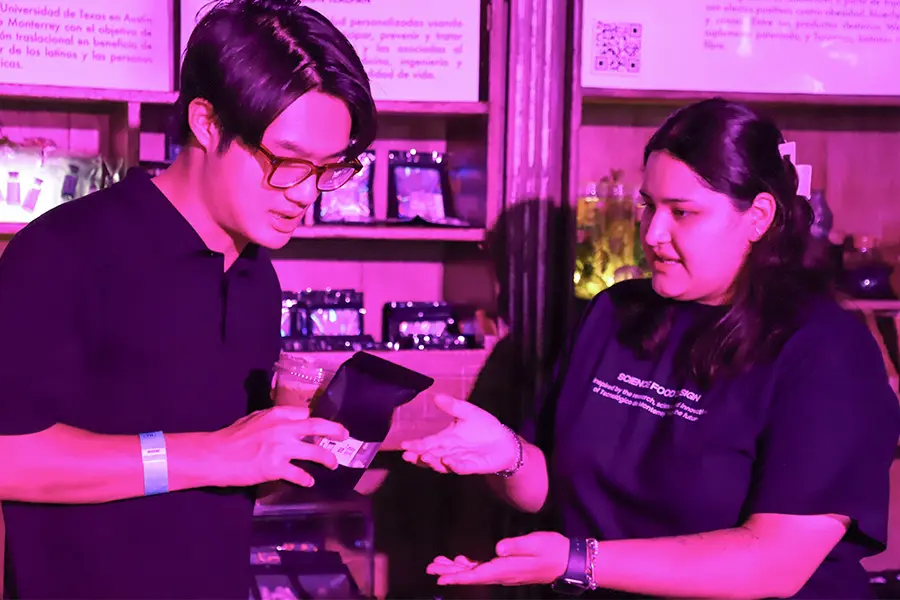 A trav&eacute;s de Science Food Design los asistentes a la Tech House pudieron degustar las investigaciones presentadas por estudiantes de dise&ntilde;o.