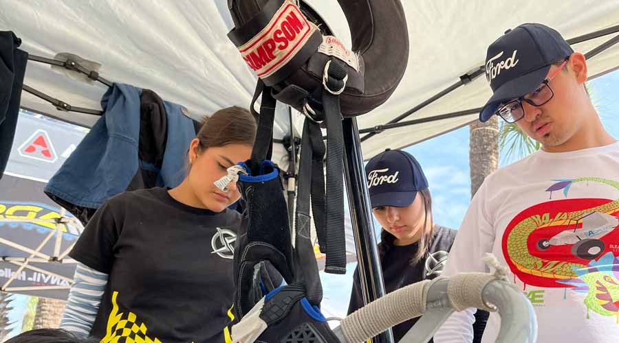 Estudiantes del Tec campus Querétaro van a concurso internacional con su coche todoterreno