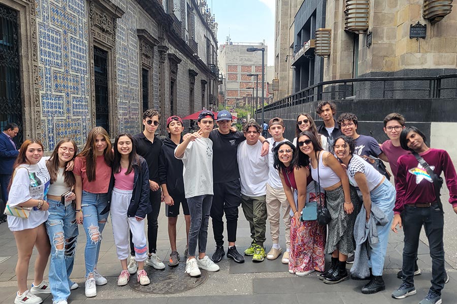 Alumnos en Casa de los Azulejos