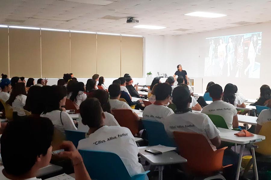 Paola Parga en charla de emprendimiento