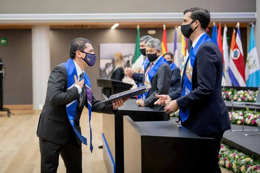Egresados del Tec.